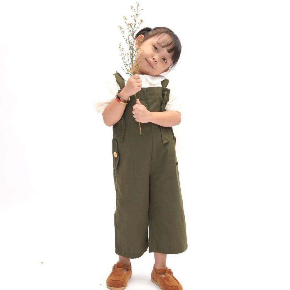 inspirasi gaya OOTD anak ala Shabira Alula (instagram.com/fahmiochifebrina)