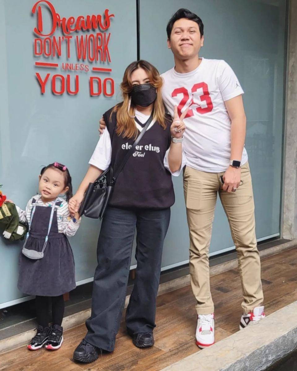 inspirasi gaya OOTD anak ala Shabira Alula (instagram.com/fahmiochifebrina)
