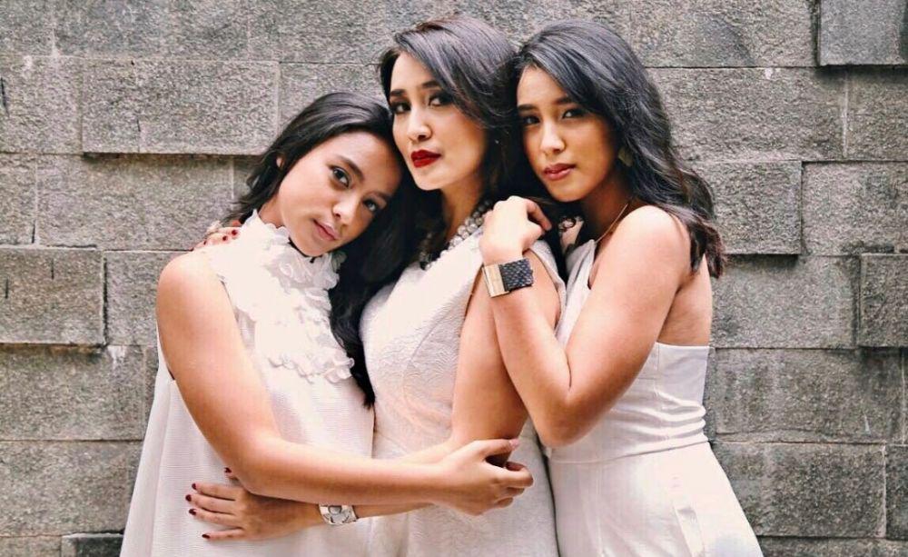 9 Potret Manis Kaneishia Yusuf dan Mama, Sering Dikira Kakak Adik!