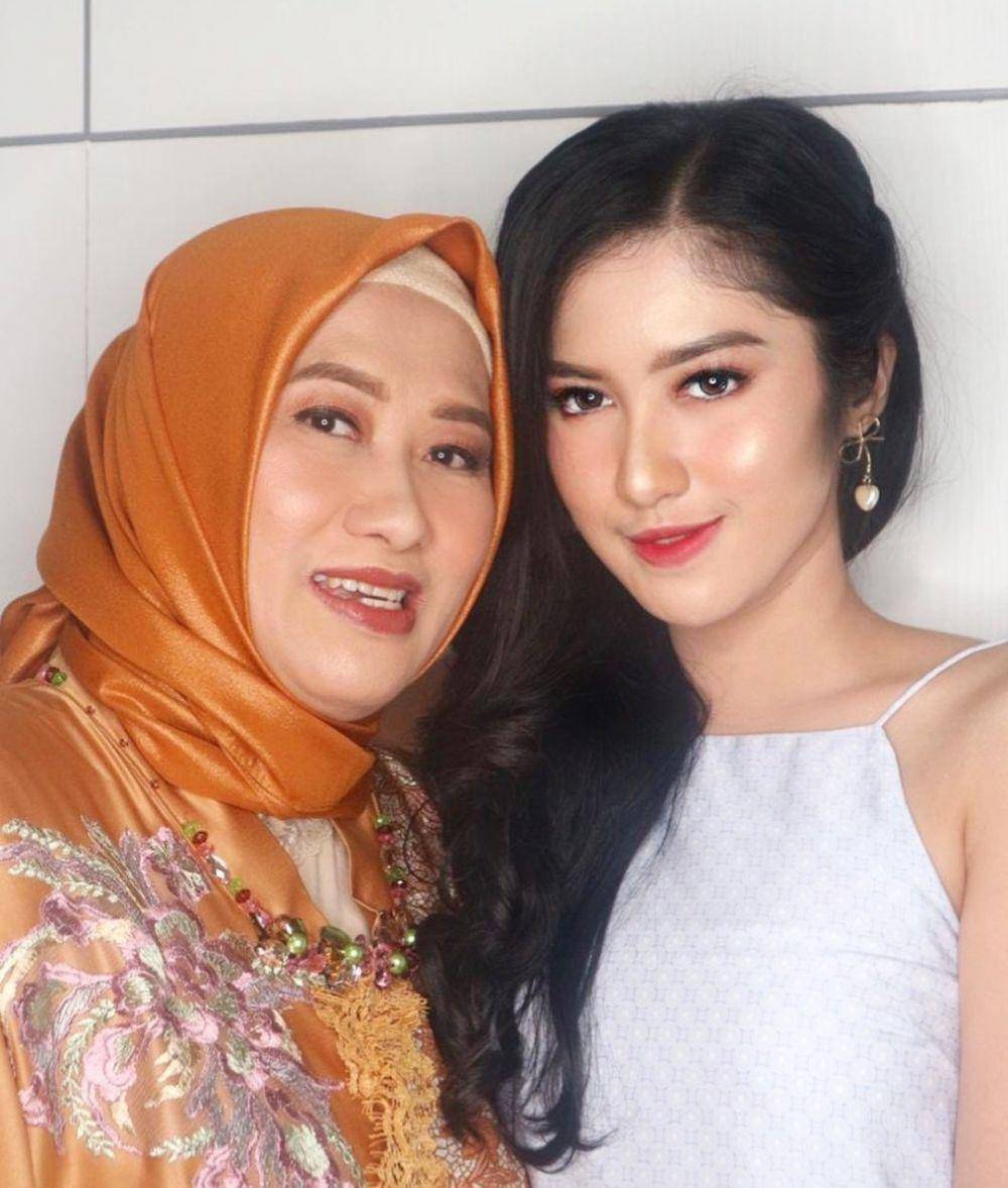 potret Ochi Rosdiana dan ibu (instagram.com/ochi24)