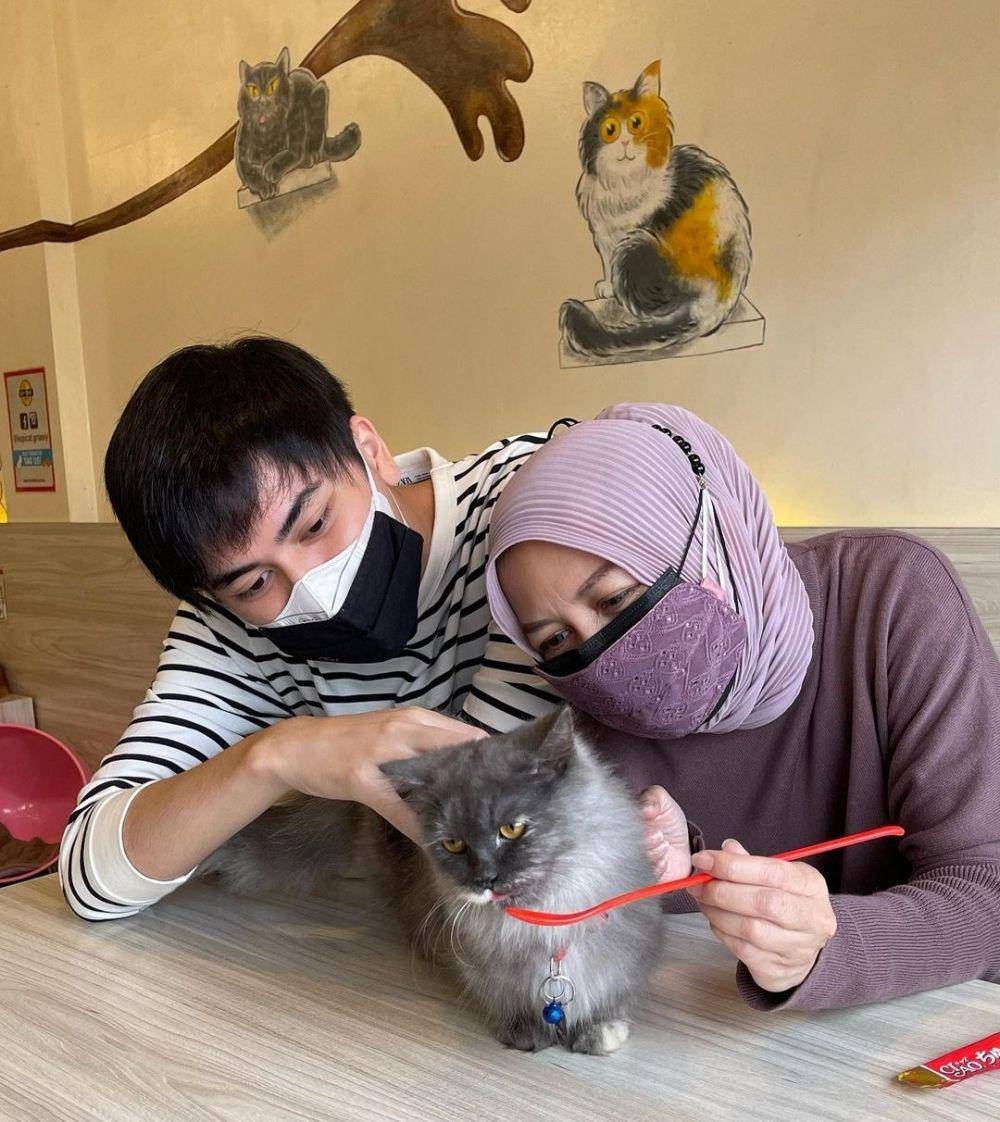 potret Naufal Azhar dan ibu (instagram.com/naufalazharr)