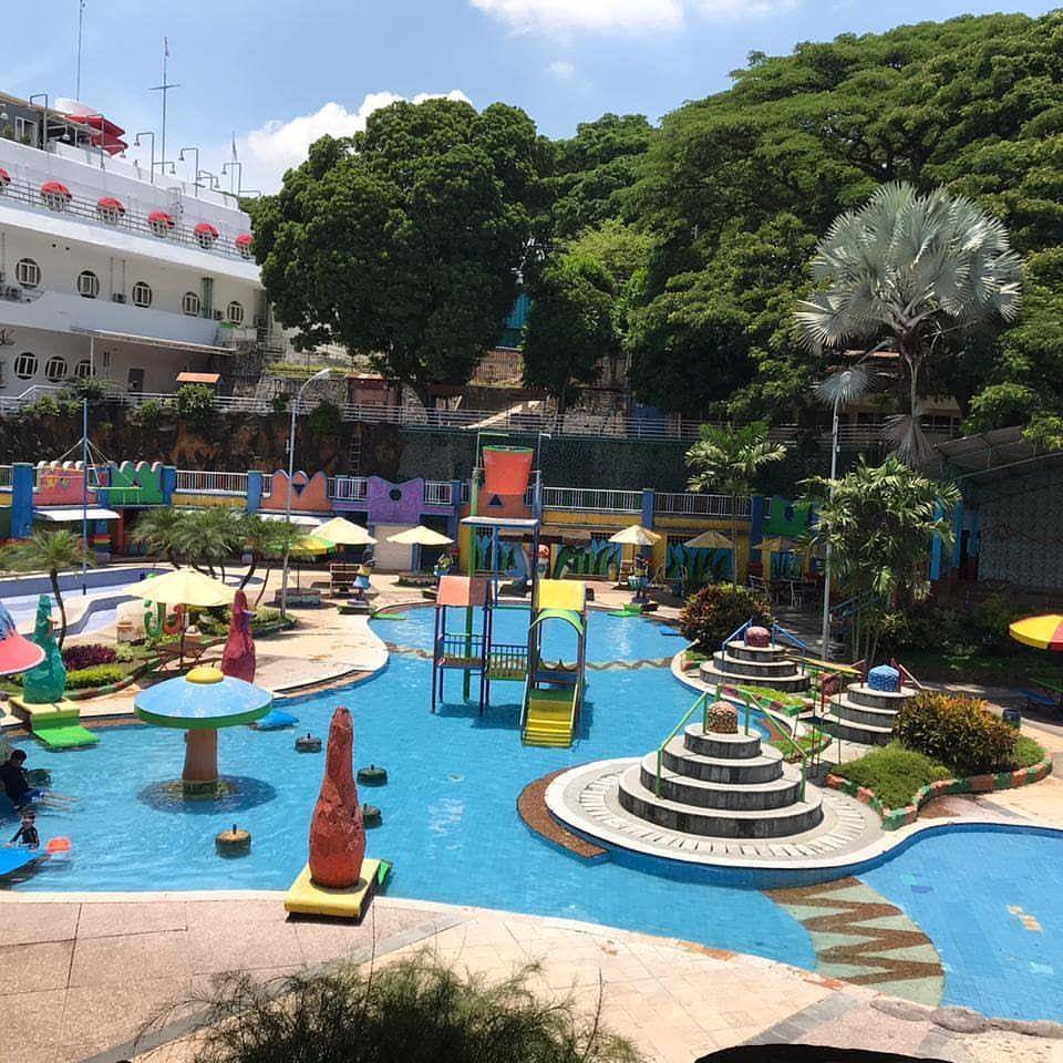 wahana waterboom di samping Hotel Kapal Garden di Taman Wisata Sengkaling (instagram.com/wisatasengkalingmalang)