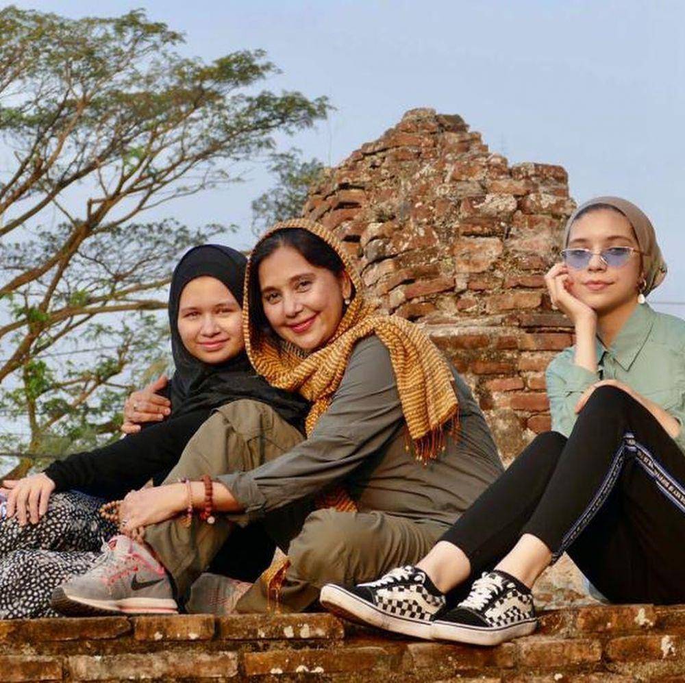 Keluarga Ayu Azhari (instagram.com/ayukhadijahazhari)