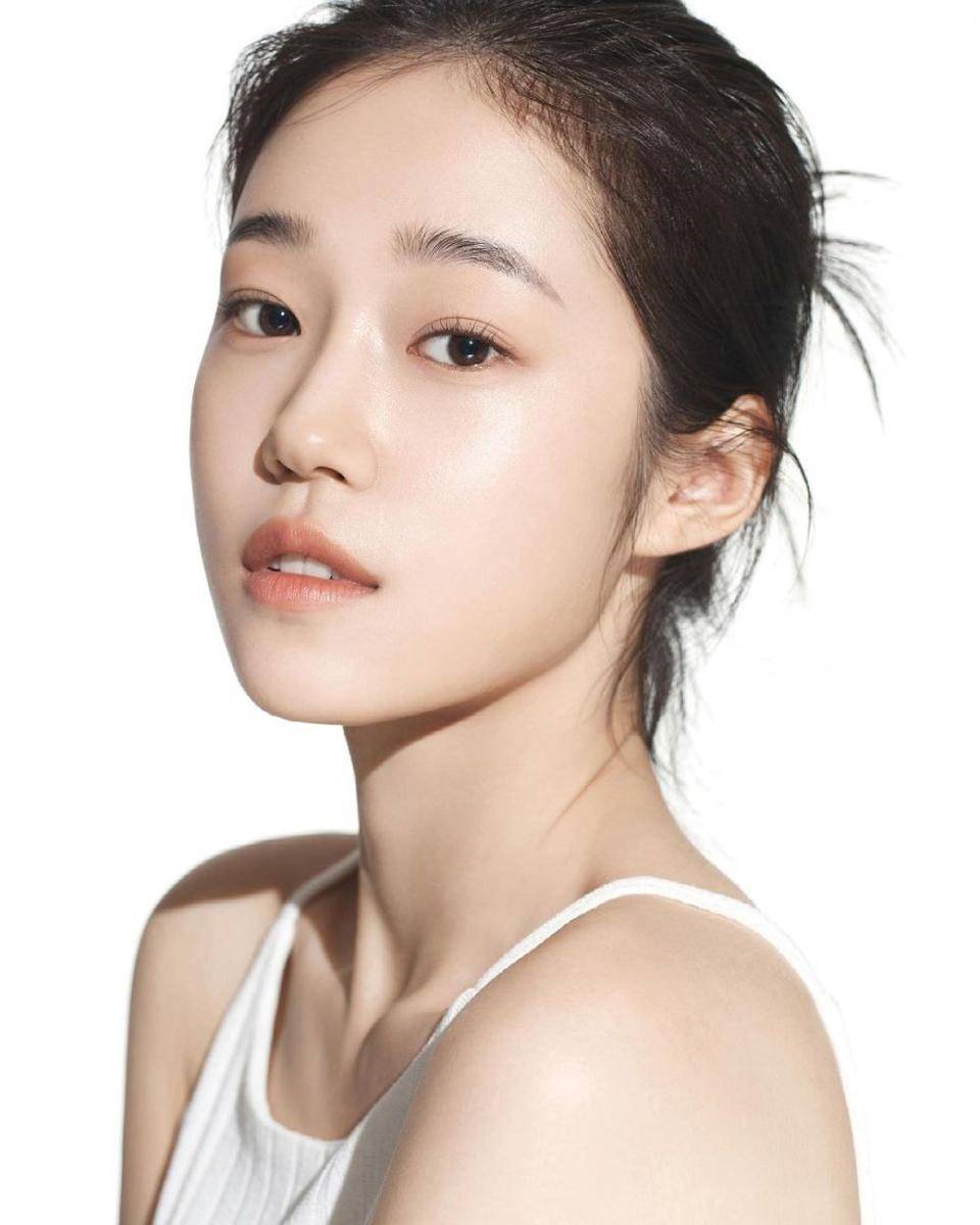 Roh Yoon Seo (instagram.com/rohyoonseo)
