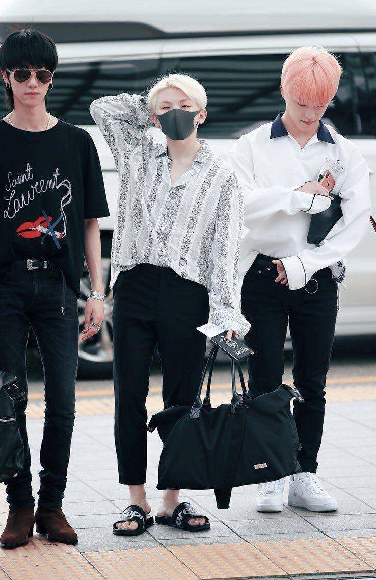 kemeja ala member SVT (twitter.com/thedailynoona)