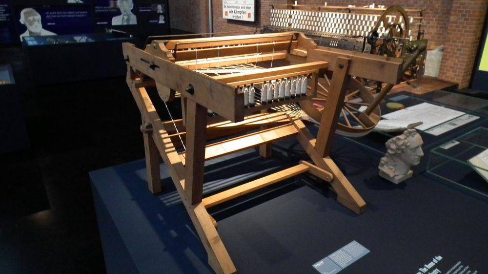 mesin pemintal di Museum Industri Chemnitz (commons.wikimedia.org/Stefan Kühn)
