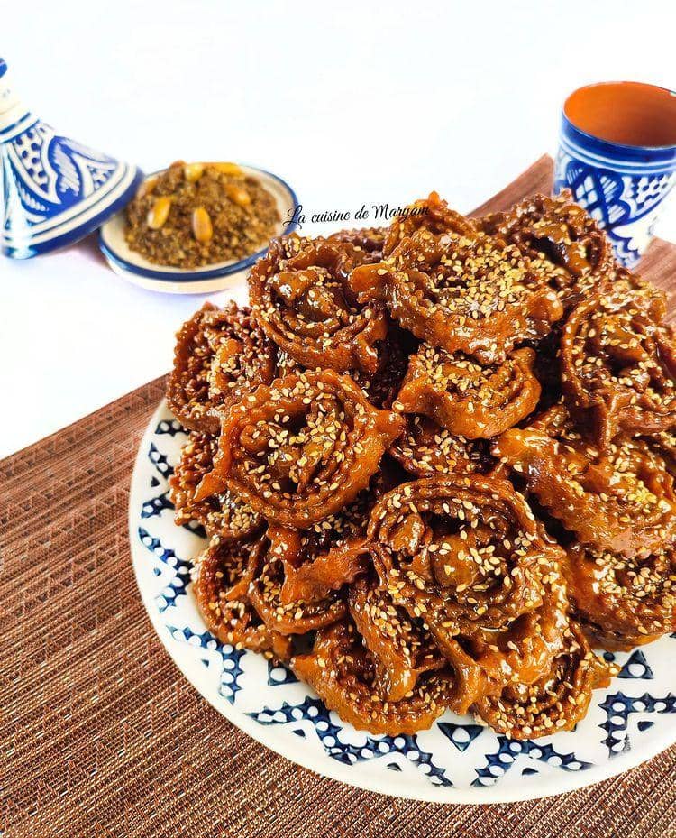 chebakia (instagram.com/la_cuisine_de_maryam)