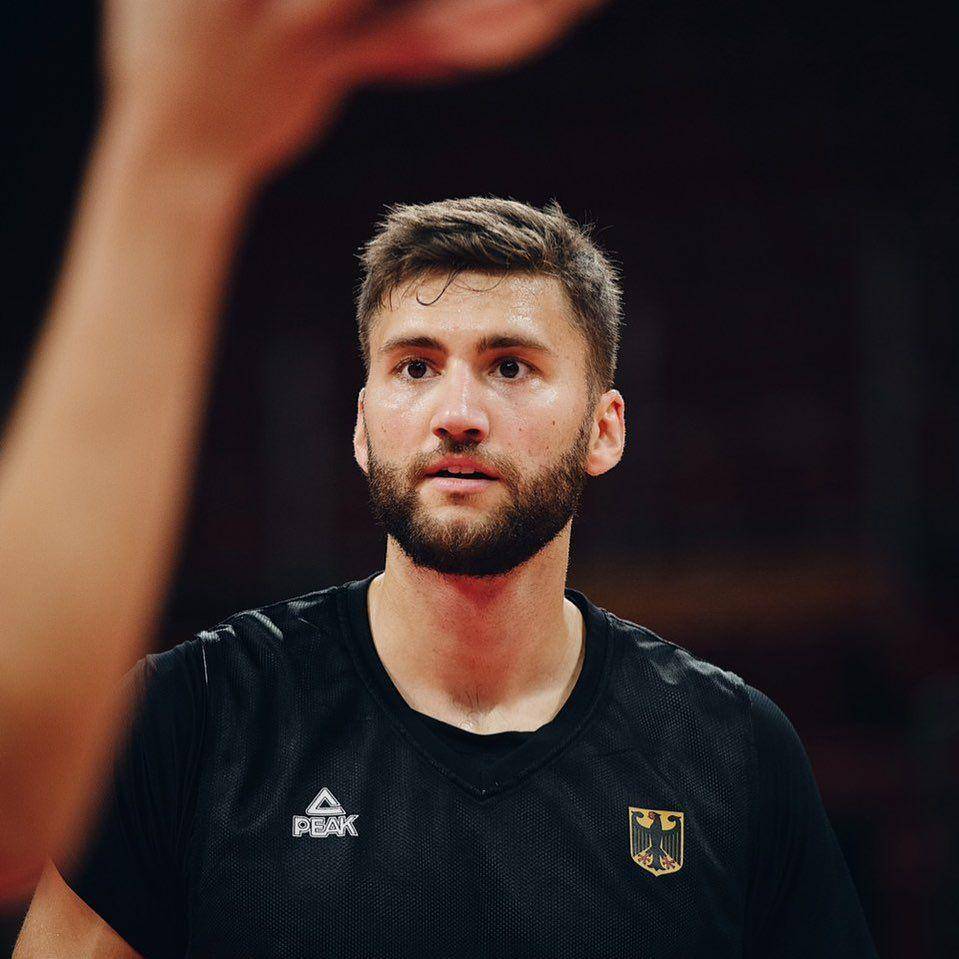 Maxi Kleber dengan seragam latihan timnas Jerman (instagram.com/maximilian.kleber)