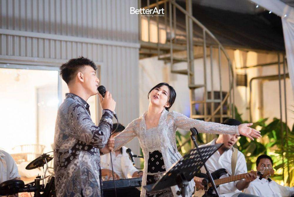 potret Adinda Azani dan sang calon suami (instagram.com/betterart)