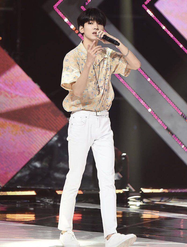 kemeja ala member SVT (twitter.com/thedailynoona)