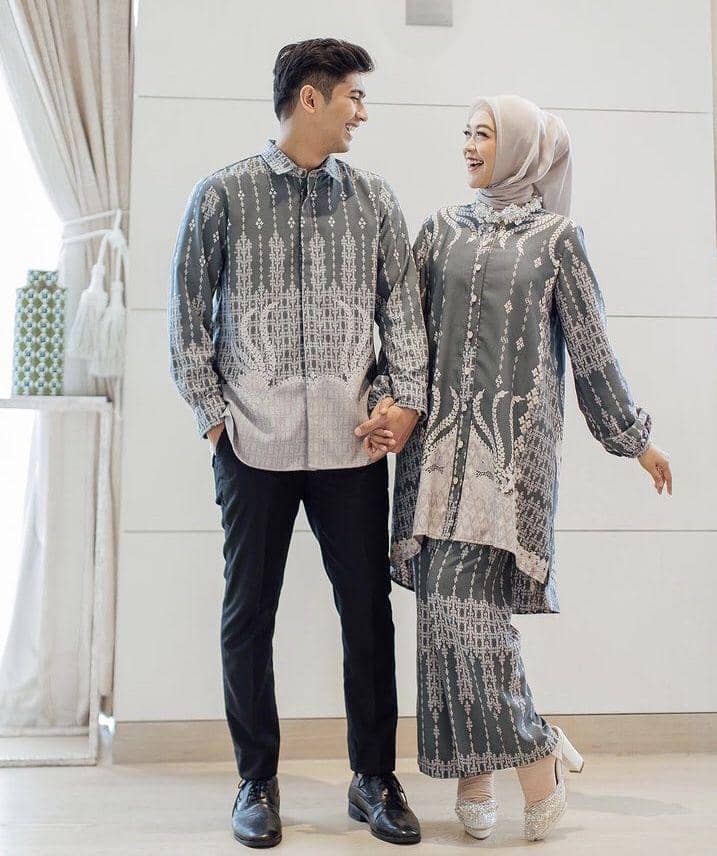 seragam keluarga artis (instagram.com/riaricis1795)