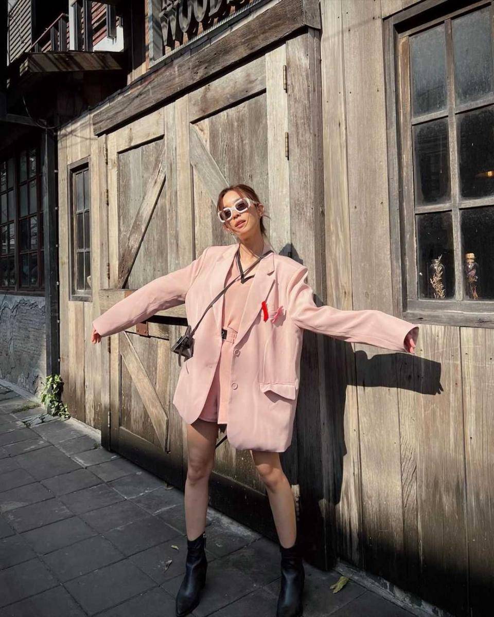 blazer ala Mo Monchanok (instagram.com/momonchanok)