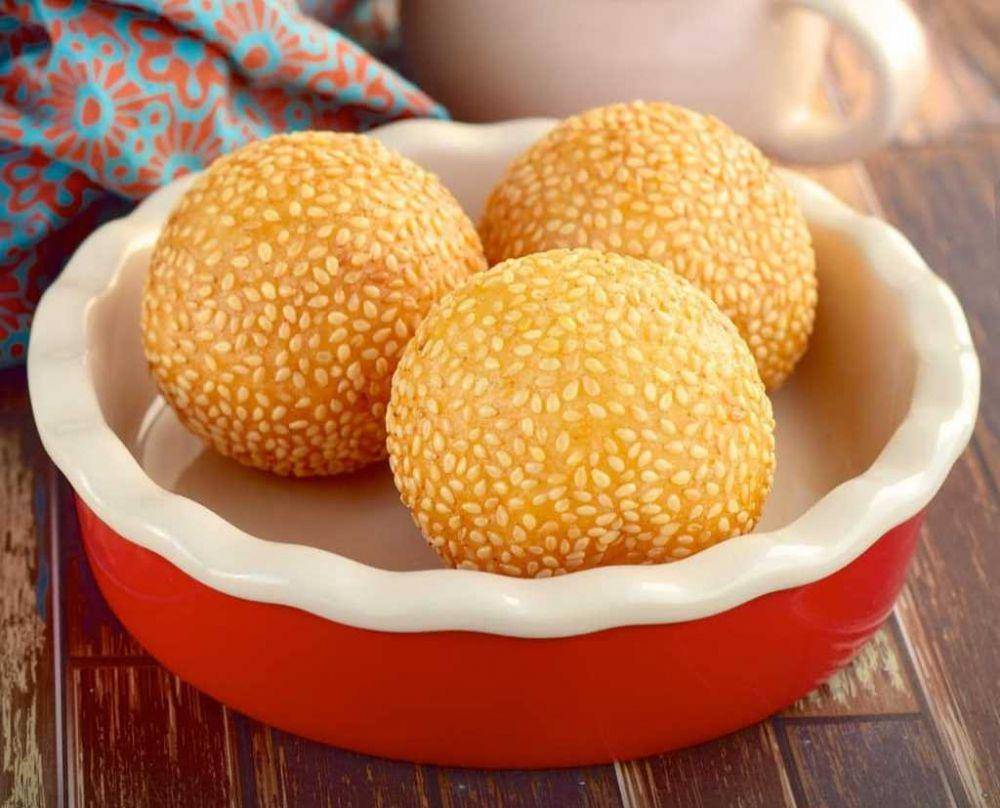 onde-onde sajian Cap Go Meh (instagram.com/garuda.indonesia)