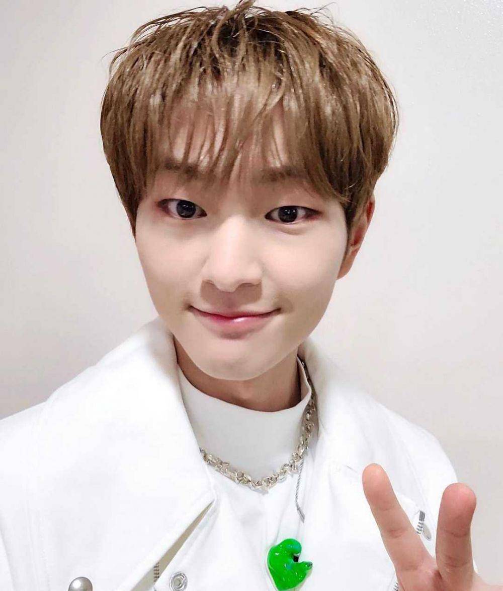Onew SHINee (instagram.com/shinee)