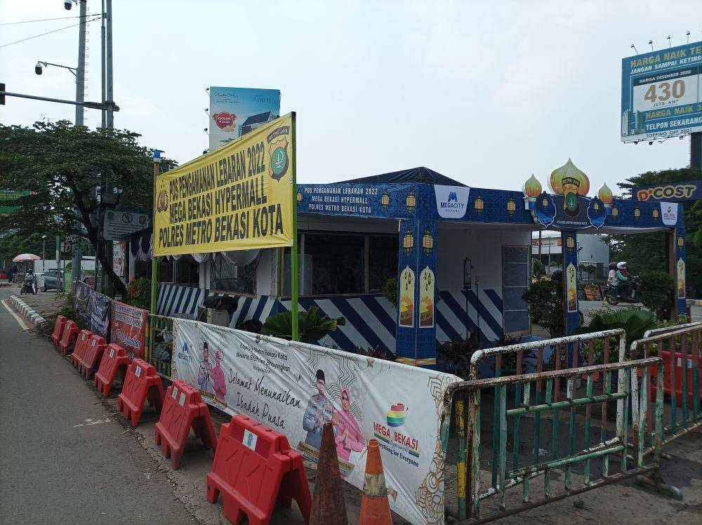 Pos pelayanan Polres Metro Bekasi Kota. (IDN Times/Imam Faishal)