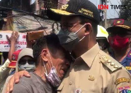 Peluk Warga dan Teriakan Presiden untuk Anies di Pasar Gembrong