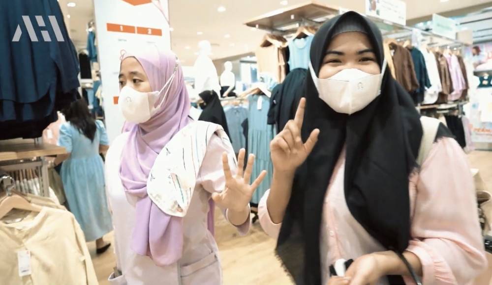 Atta dan Aurel beli baju lebaran untuk pegawainya (youtube.com/attahalilintar)