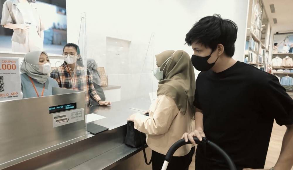 Atta dan Aurel beli baju lebaran untuk pegawainya (youtube.com/attahalilintar)