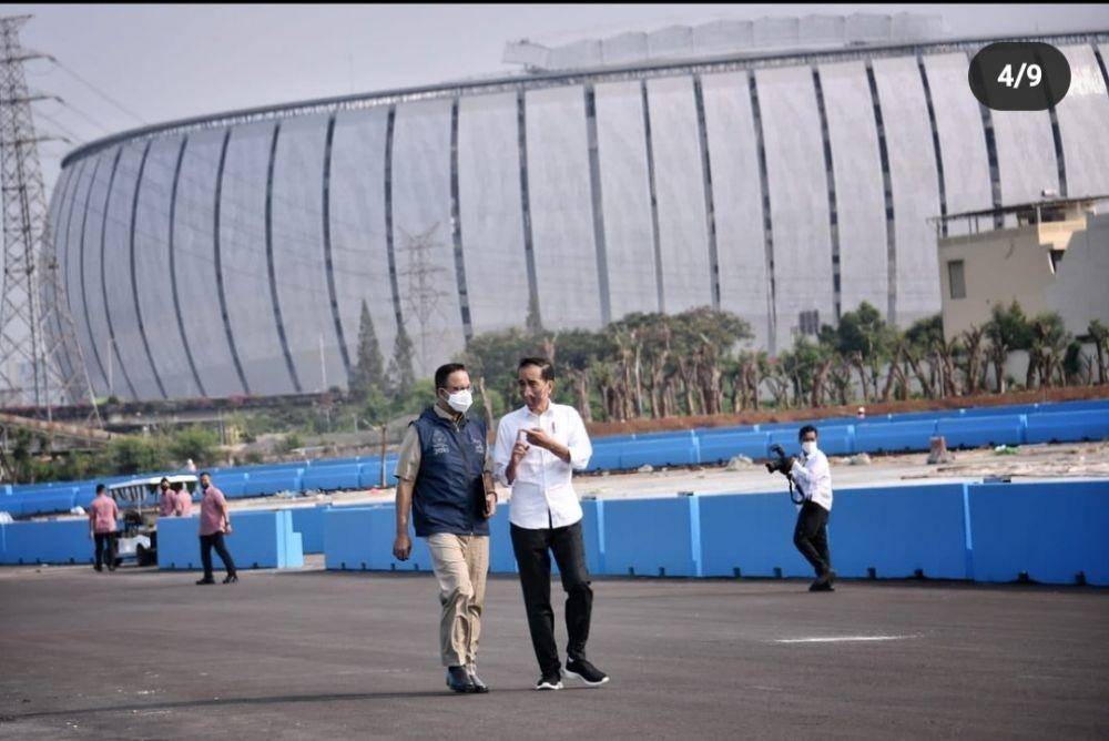 Gubernur Anies Baswedan dan Presiden Joko Widodo di sirkuit Formula E. (dok.instagram.com/AniesBaswedan)