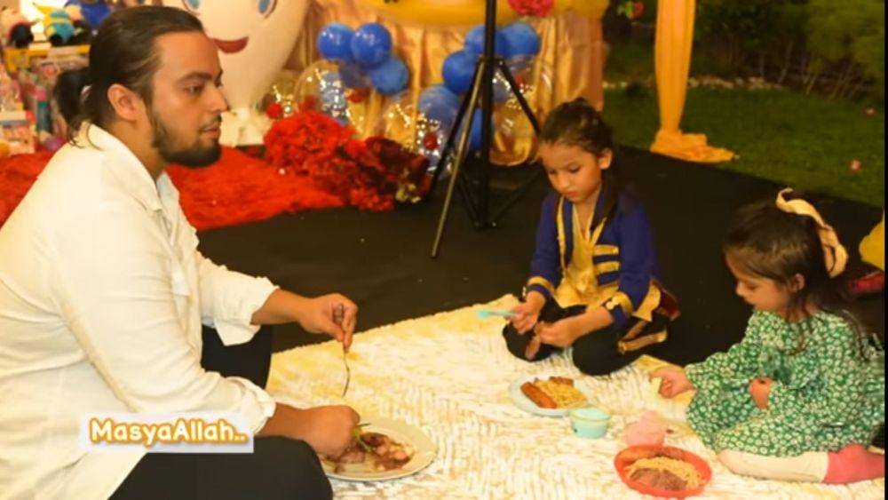 Momen perayaan ulang tahun anak Tasyi Athasyia. (YouTube/Tasyi Athasyia)