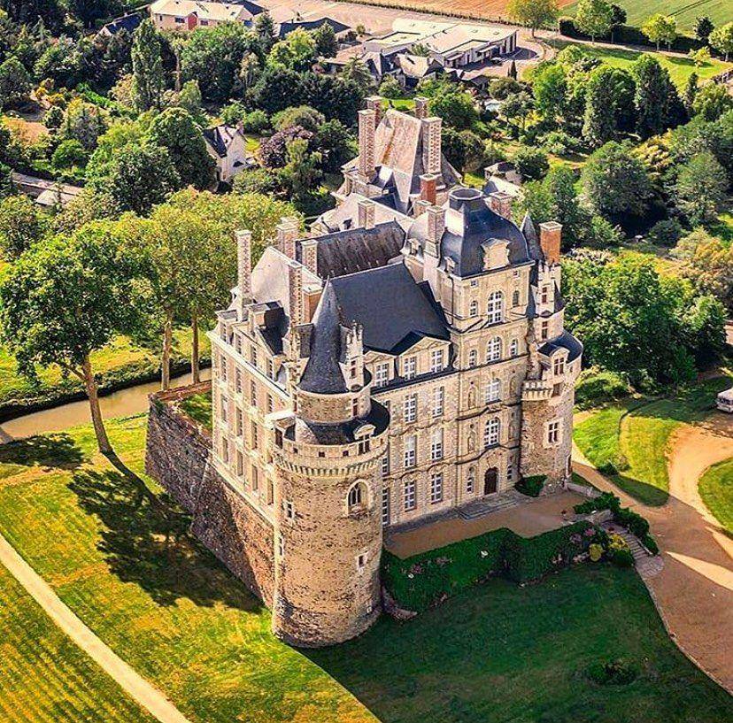 Kastil Brissac (instagram.com/rjlestates)