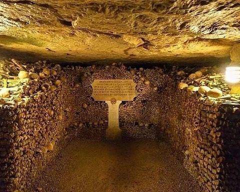 The Catacombs of Paris (instagram.com/ancientspacee)