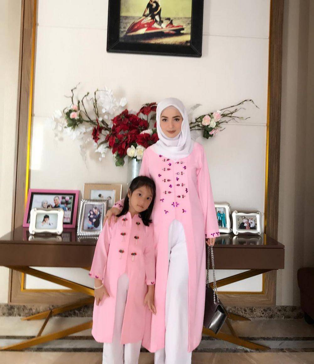 ide baju lebaran kompak untuk ibu dan anak perempuan (instagram.com/imelpc)