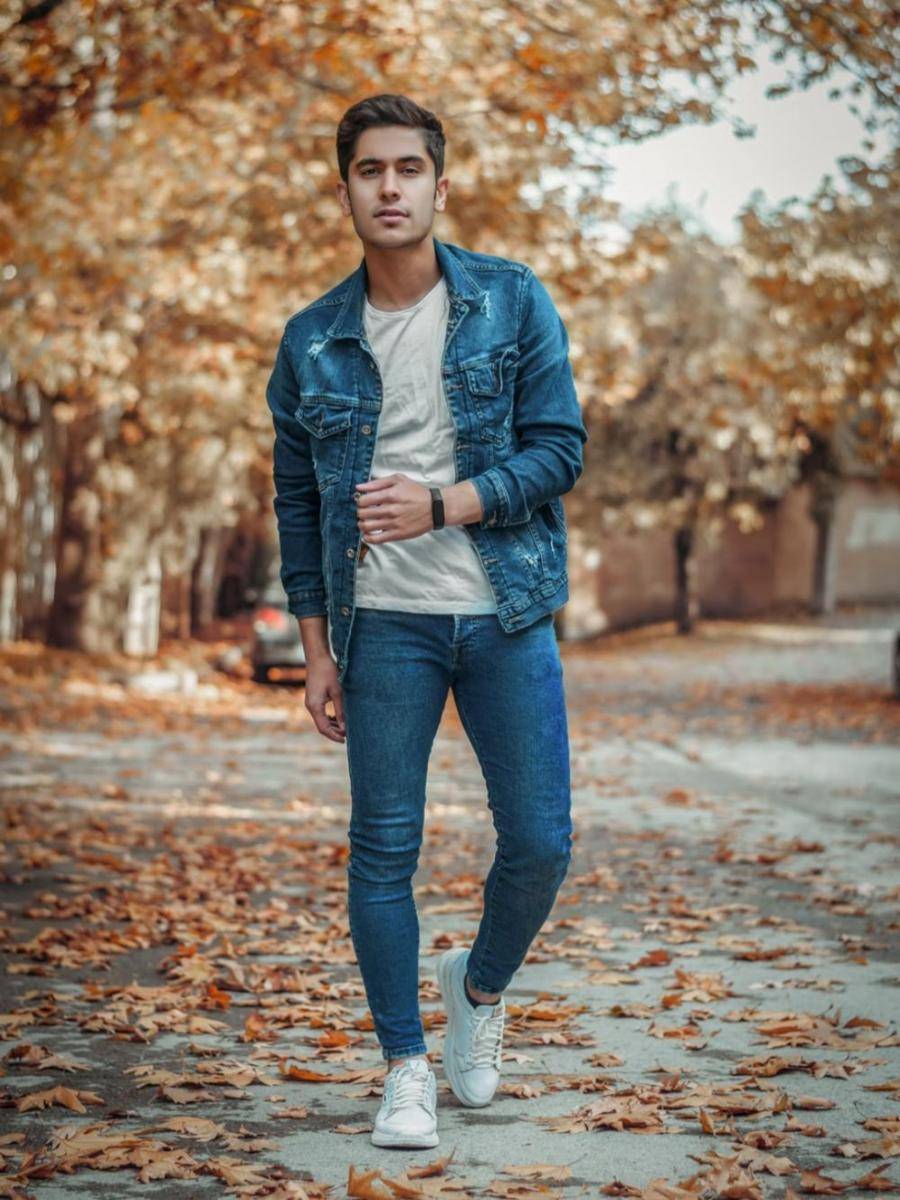 ilustrasi pria memakai celana denim (unsplash.com/Pedram Normohamadian)