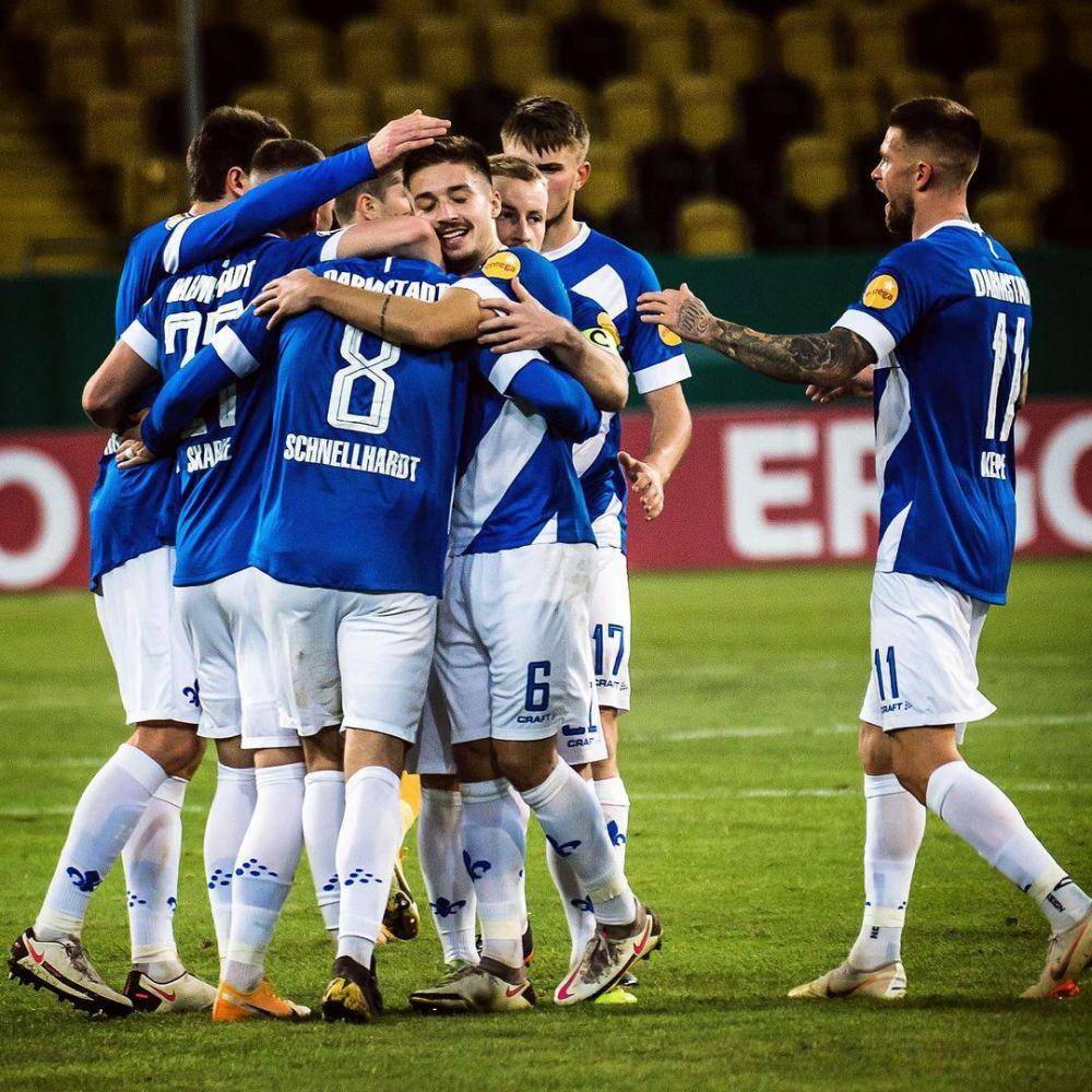 Pemain SV Darmstadt 98 yang merayakan gol. (instagram.com/svdarmstadt1898)