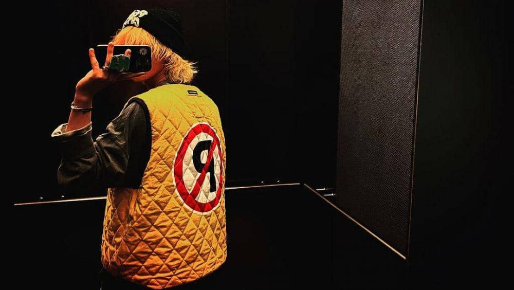 G-Dragon (instagram.com/xxxibgdrgn)