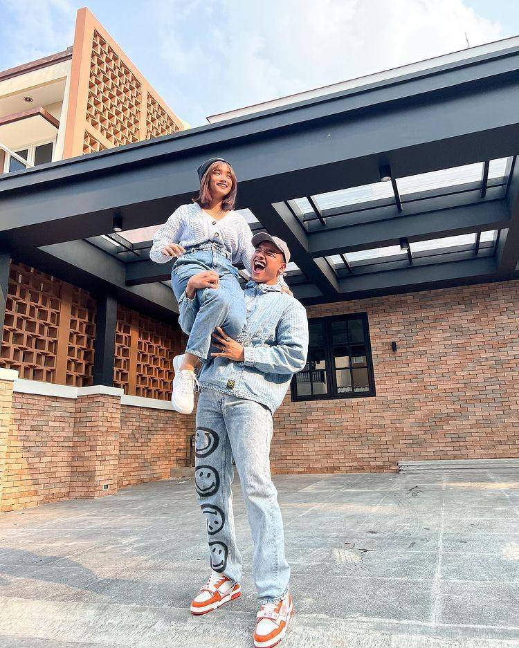 Fadly Faisal bersama adiknya (instagram.com/@fadlyfsl_)