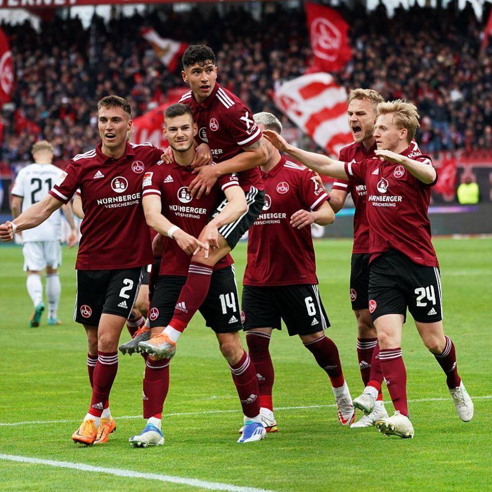 Pemain FC Nuernberg saat merayakan gol. (instagram.com/1_fc_nuernberg)