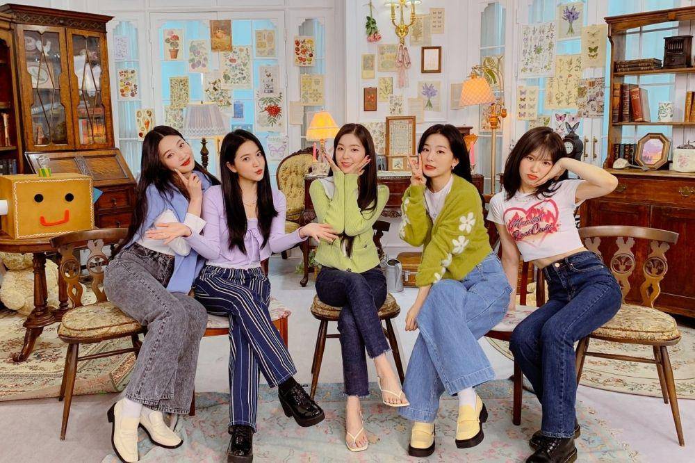 Red Velvet (twitter.com/RVsmtown)