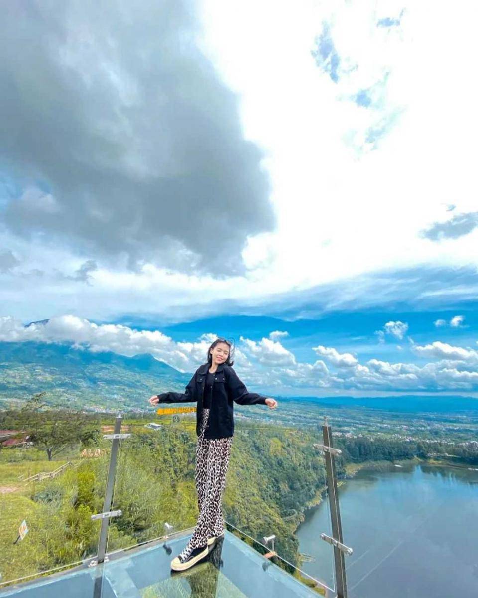 Kahyangan Skyline (instagram.com/ishabellak)