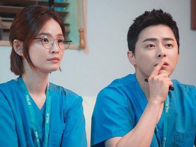 potret Jeon Mi Do dan Jo Jun suk dalam drama Hospital Playlist (instagram.com/hospitalplaylist_official) )