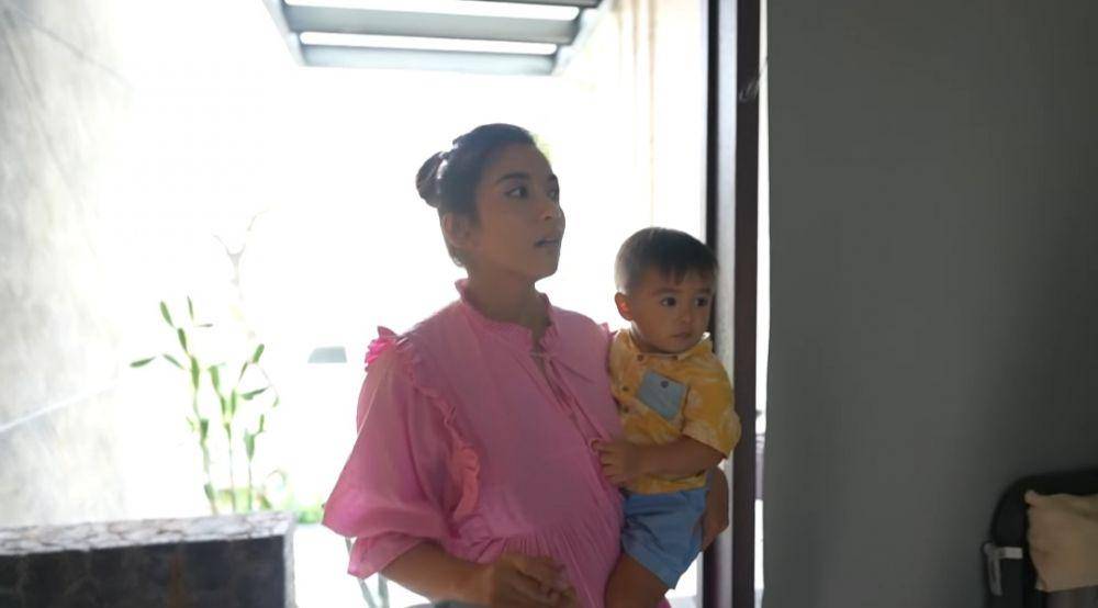 rumah Chelsea Olivia dan Glenn Alinskie ambruk (youtube.com/Alinskie Family)