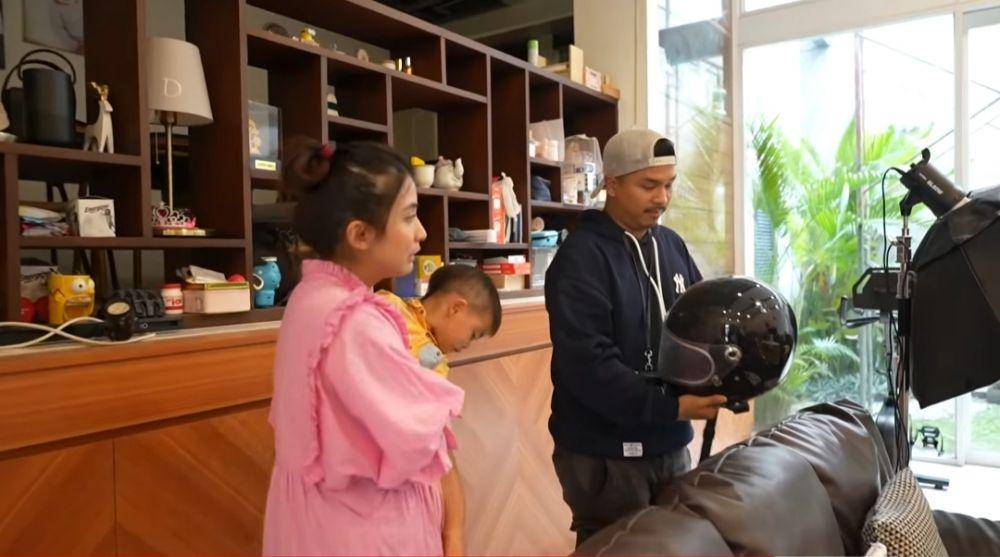 rumah Chelsea Olivia dan Glenn Alinskie ambruk (youtube.com/Alinskie Family)