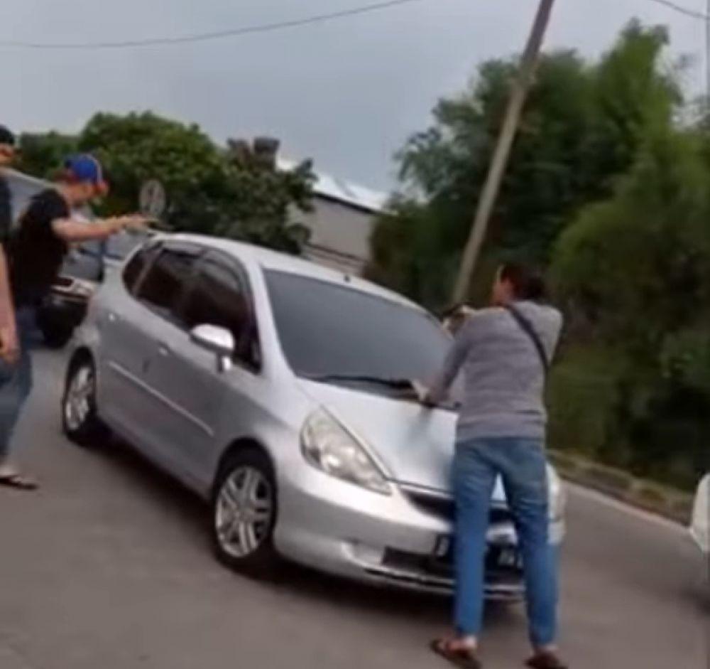 Viral Aksi Polisi Ringkus Pelaku Pencurian di GT Pasirkoja Bandung