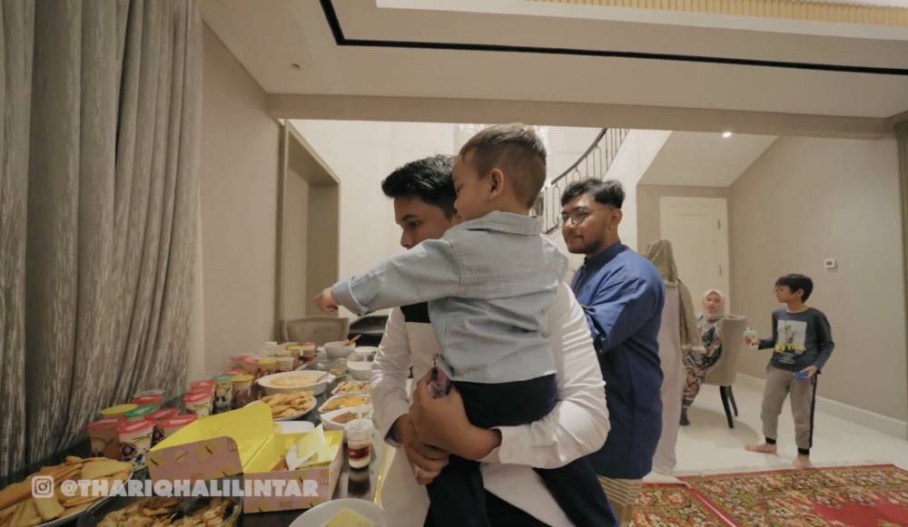 Gala yang menempel terus ke Thariq (youtube.com/thariqhalilintar)