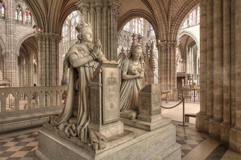 potret monumen memorial tokoh terkenal Prancis: Raja Louis XVI dan Ratu Maria Antoinette di dalam Basilika Saint Denis (commons.wikimedia.org/Eric Pouhier)