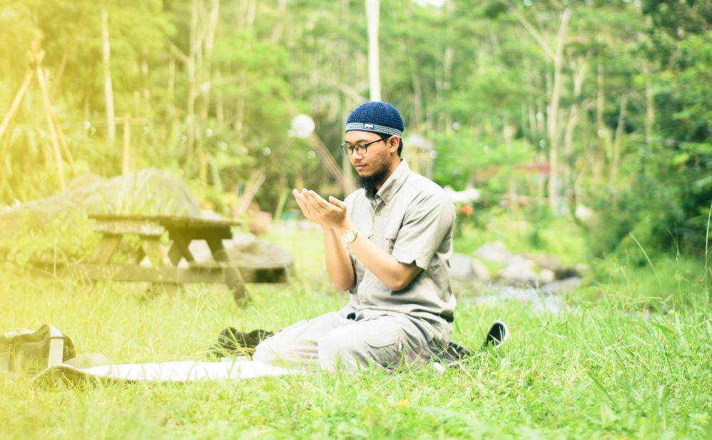 ilustrasi berdoa (unsplash.com/Masjid Pogung Dalangan)