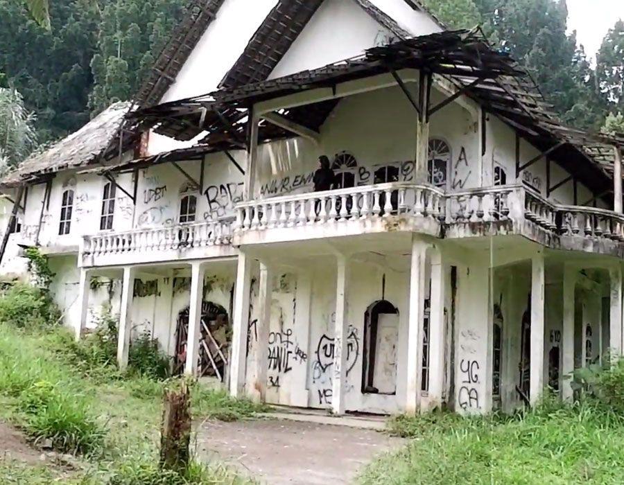 Angkernya Rumah Putih Grezenberg, Wisata Horor di Kaliurang, Jogja