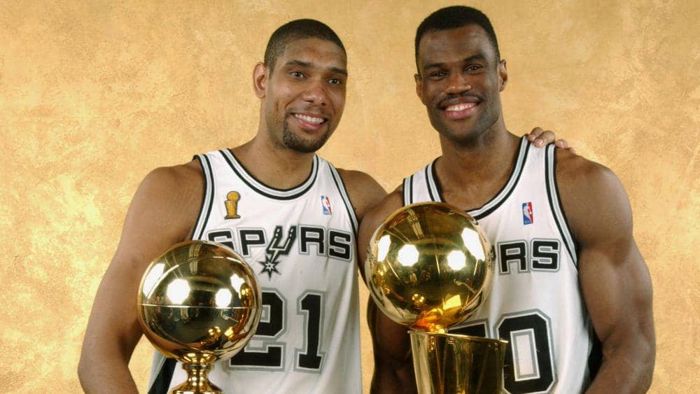David Robinson (kanan) dan Tim Duncan (nba.com)
