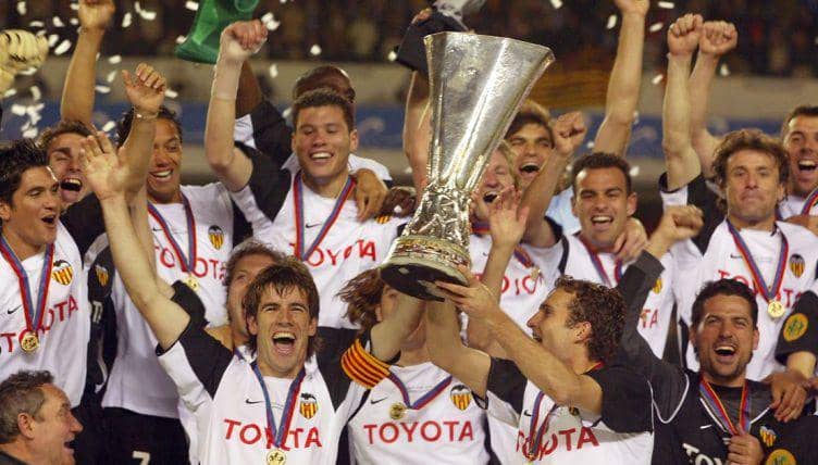 Valencia ketika juara Liga Europa pada musim 2003/2004. (planetfootball.com)