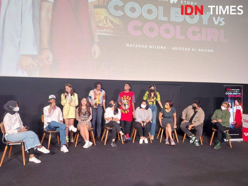 Natasha Wilona dan Abidzar Al Ghifari di preskon series Cool Boy Vs Cool Girl pada Senin (25/4/2022) (IDN Times/Erfah Nanda)