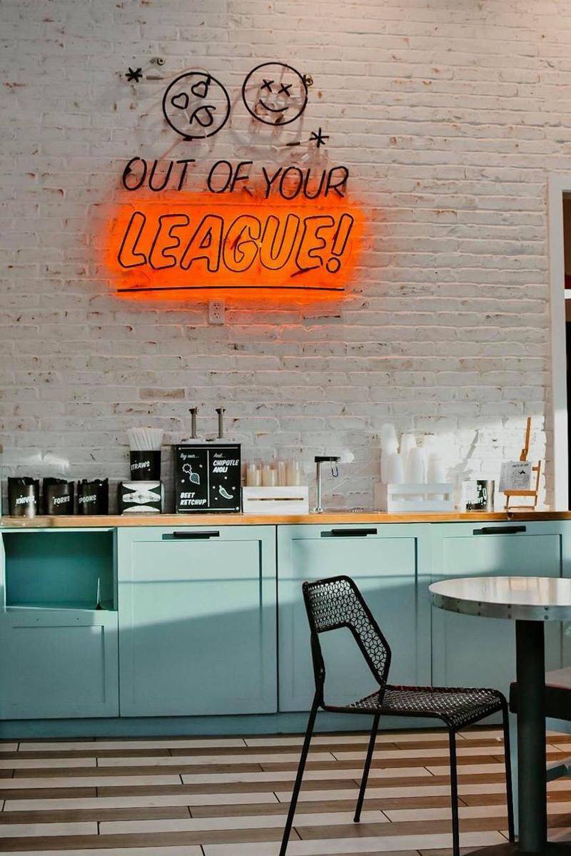 Ilustrasi bangku kafe (Pexels.com/Andrea Davis)