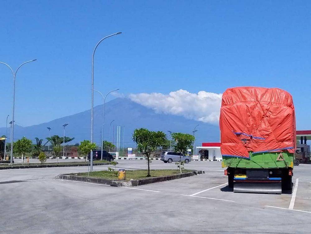 Ilustrasi Pemandangan Gunung Lawu di Rest Area KM 575 (instagram.com/ginung15)