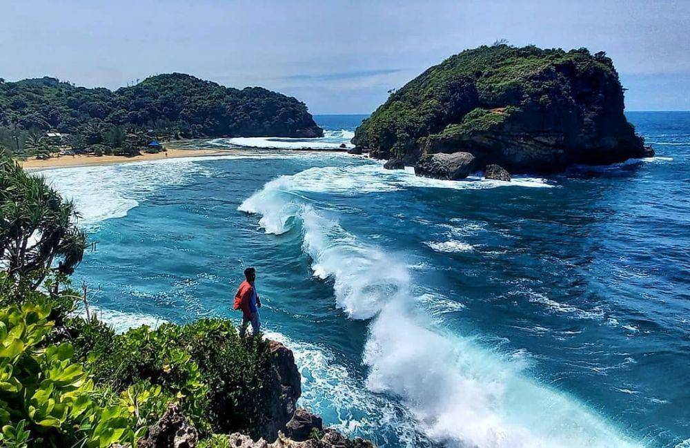 Potret pantai batu bengkung (instagram.com/Wisatajawa.timur)