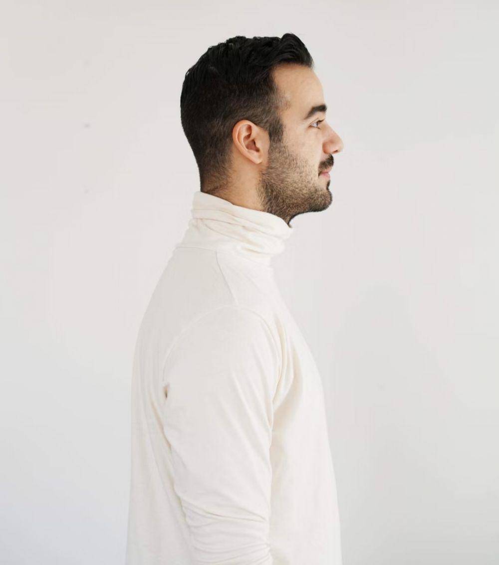 ilustrasi pria memakai baju putih (unsplash.com/Chanvre Québec)