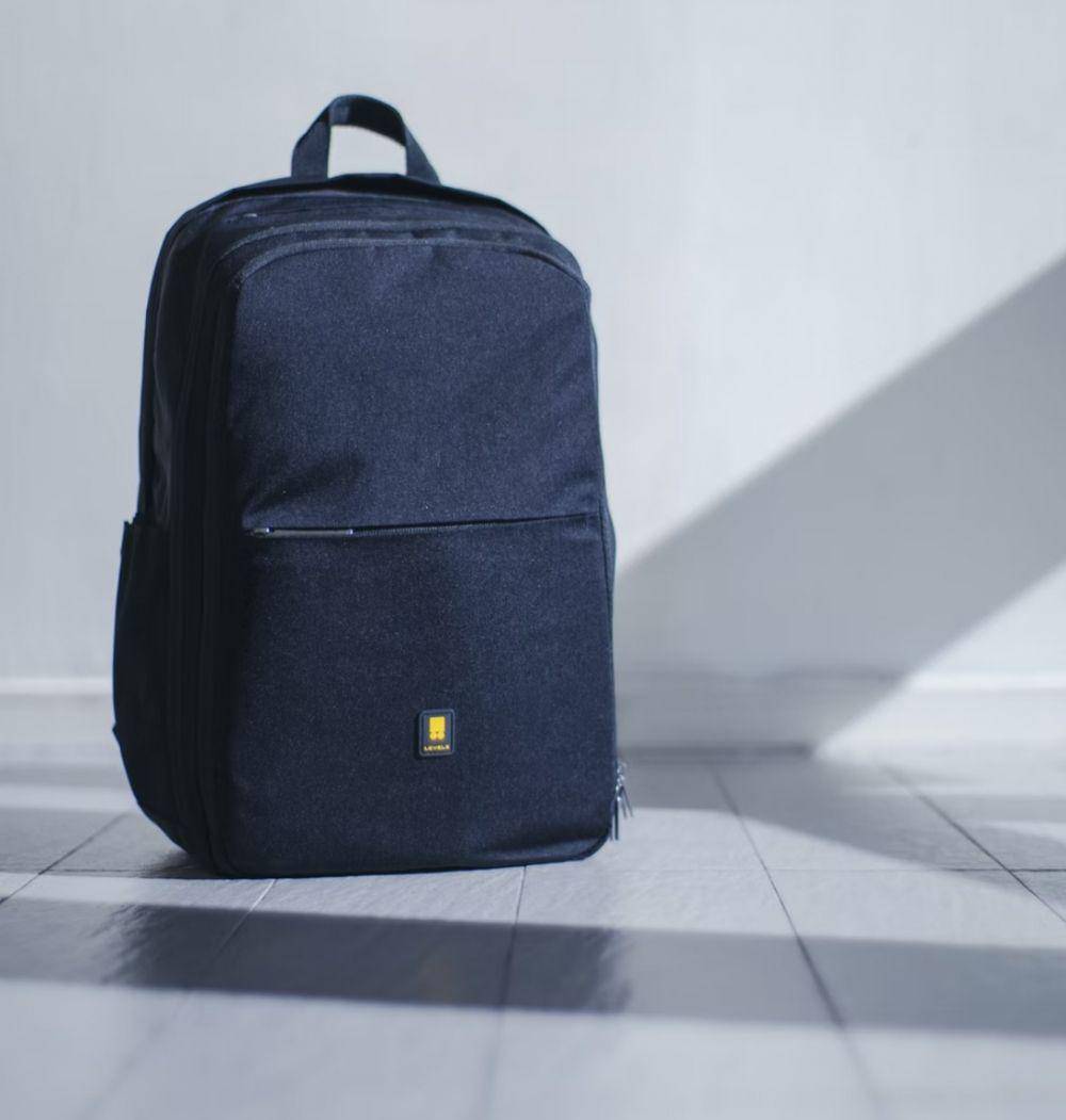 ilustrasi sebuah tas (unsplash.com/Sun Lingyan)